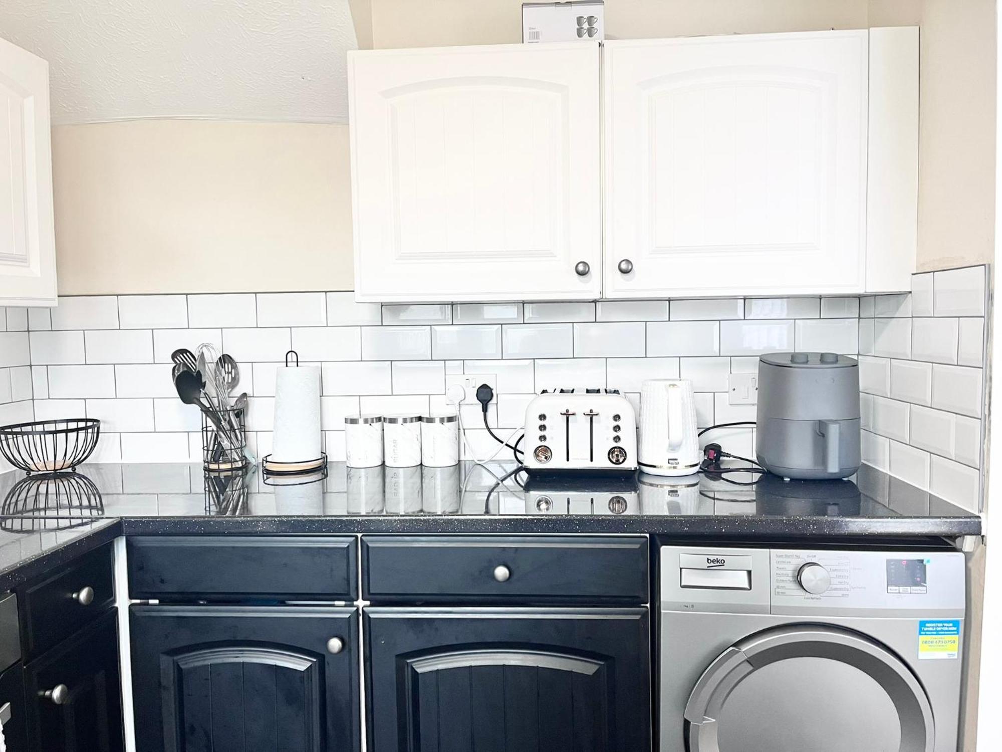 Lush House Close To Ashford Town Centre With Driveway Ngoại thất bức ảnh