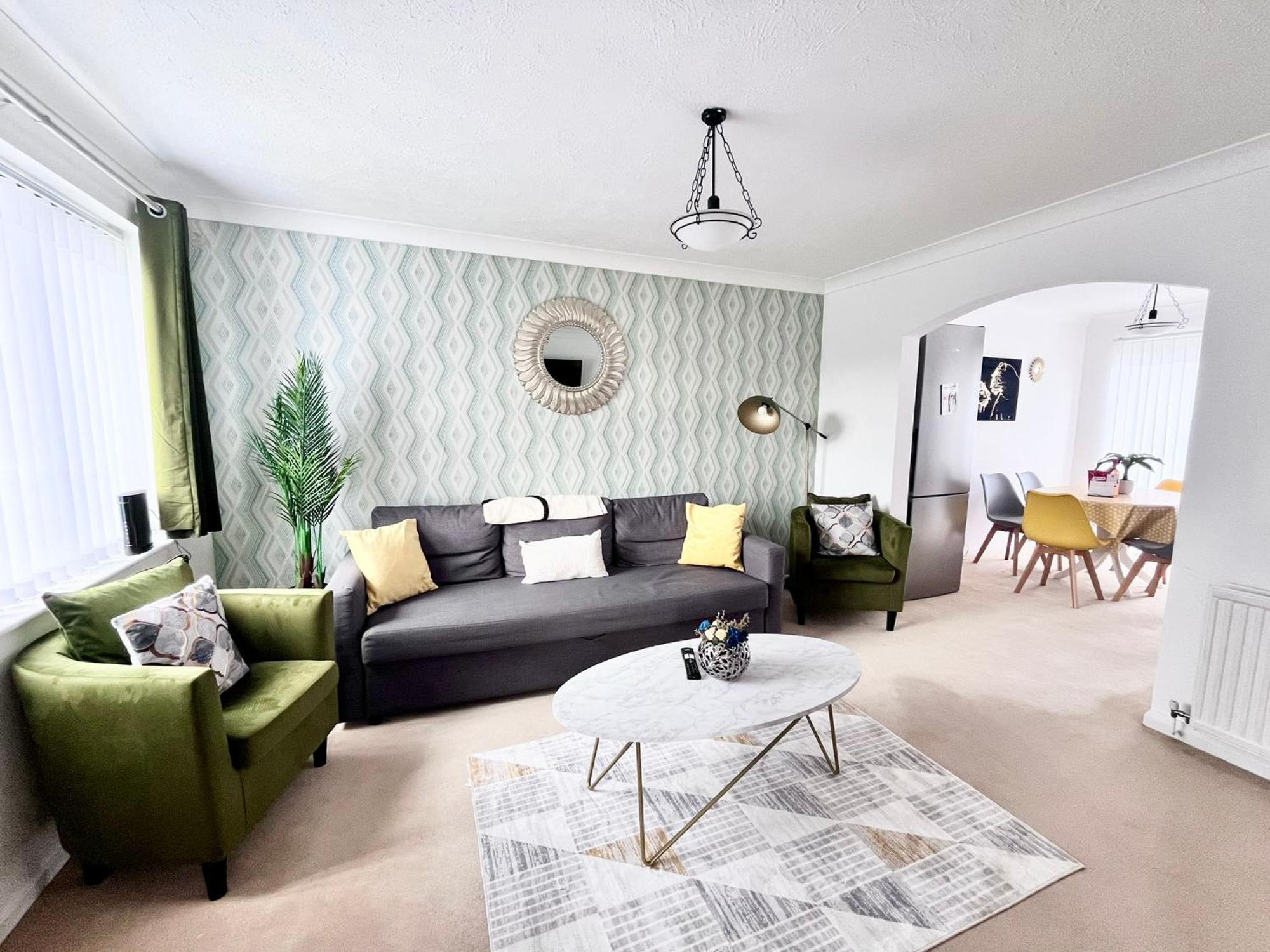 Lush House Close To Ashford Town Centre With Driveway Ngoại thất bức ảnh