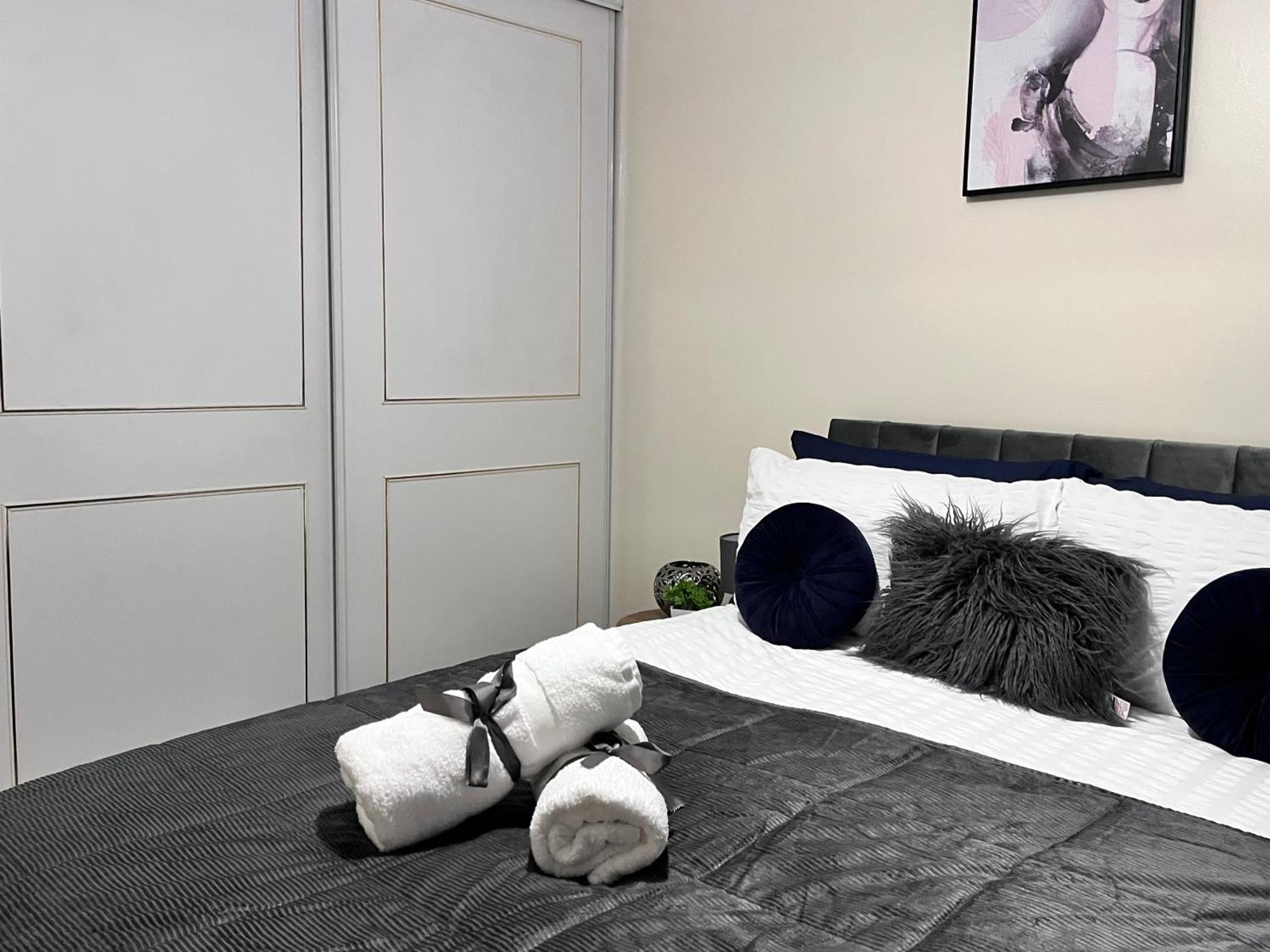 Lush House Close To Ashford Town Centre With Driveway Ngoại thất bức ảnh