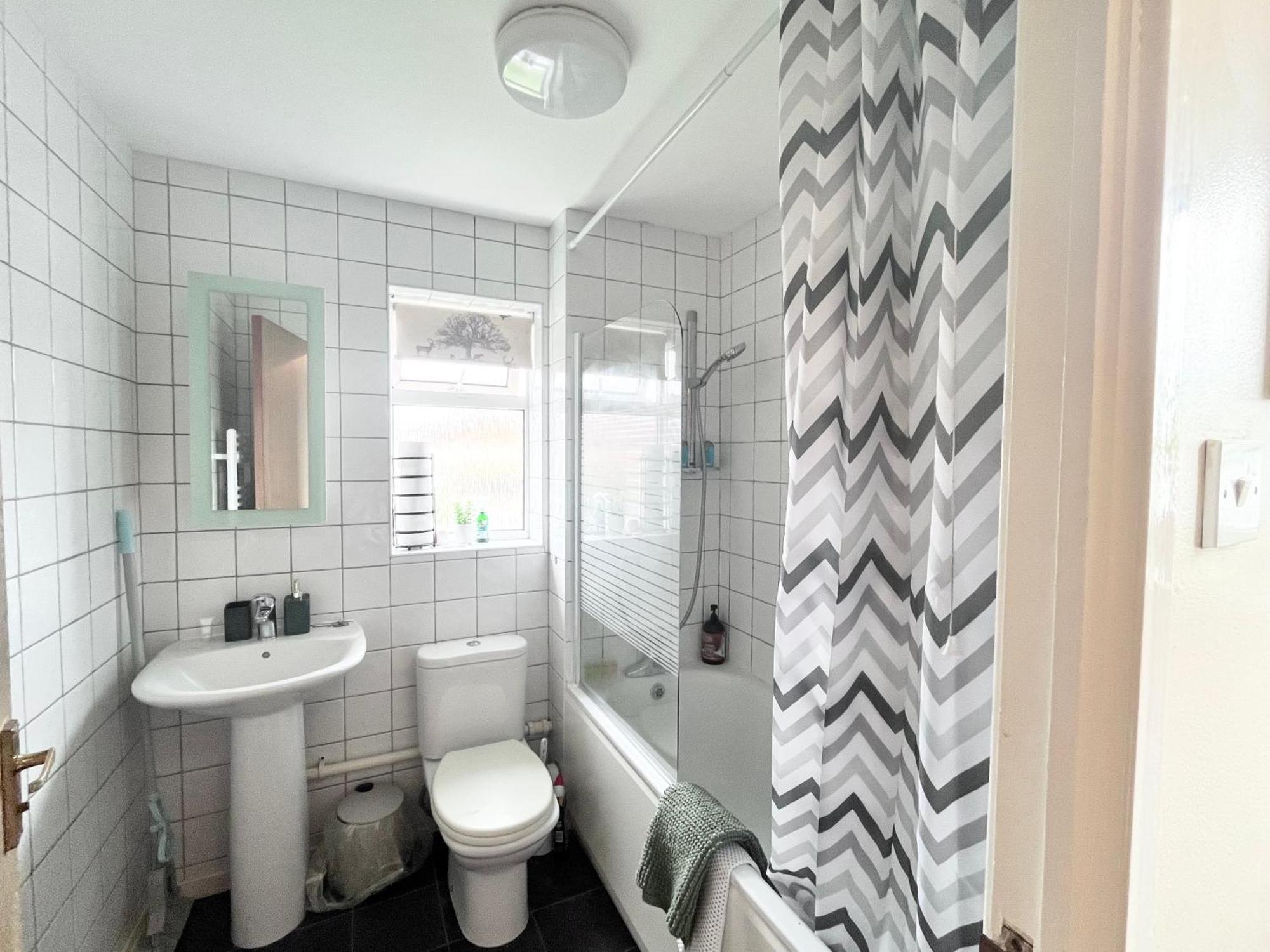 Lush House Close To Ashford Town Centre With Driveway Ngoại thất bức ảnh