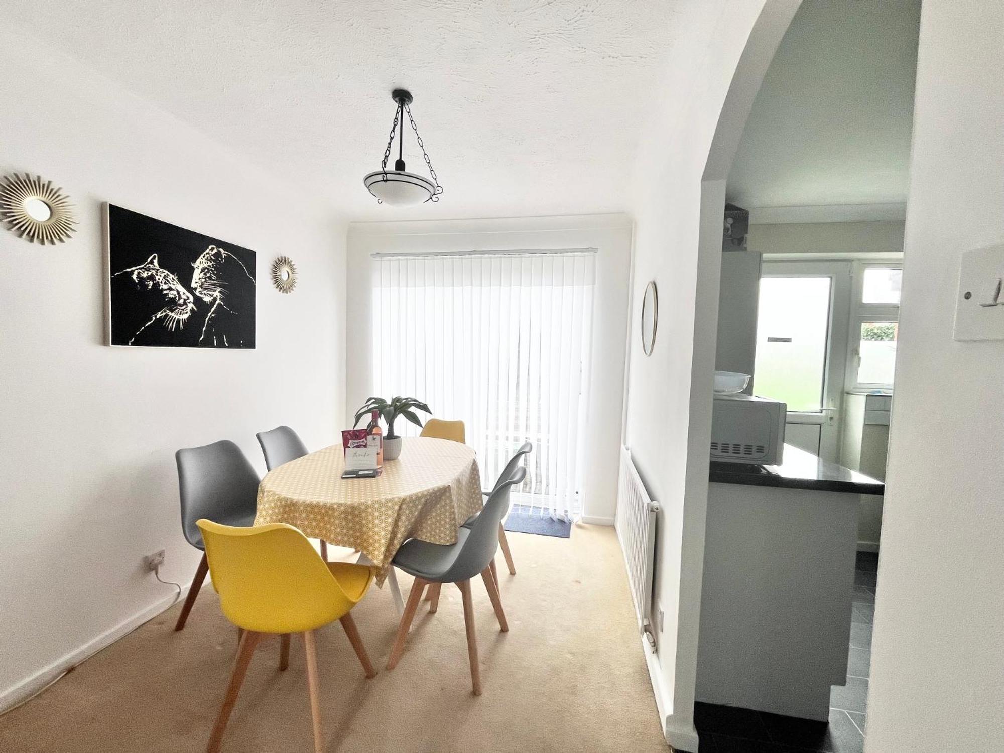 Lush House Close To Ashford Town Centre With Driveway Ngoại thất bức ảnh